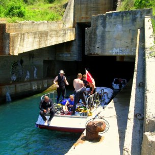 Submarines Tunnel